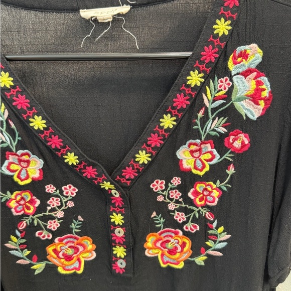 Black Short Sleeve Embellished Blouse with Floral Design - Picture 7 of 8